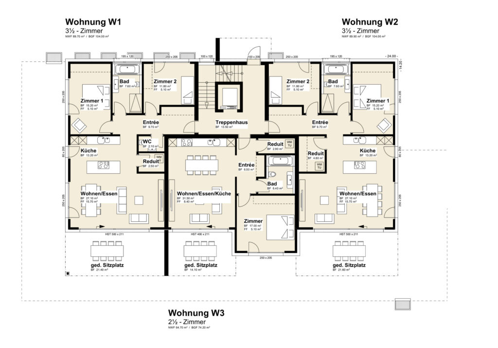 Architekturgrundriss, der drei Wohnungen zeigt, jeweils mit beschrifteten Räumen wie Küche, Bad, Schlafzimmern und Wohn-/Essbereichen, sowie einem gemeinsamen zentralen Treppenhaus.